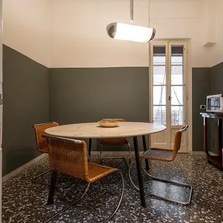 Zaum House, Quartiere Umbertino. 120 Mq Appartamento Bari